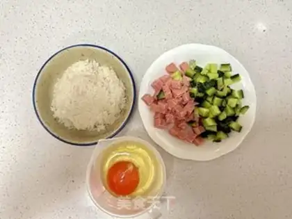Make Low cucumber egg fried rice step 0
