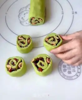 Make Blank bean rolls step 11