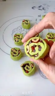 Make Northeast donkey rolls step 9