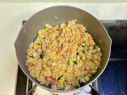 Make Low cucumber egg fried rice step 4