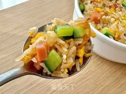 Make Low cucumber egg fried rice step 6