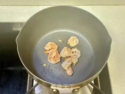 Make Shrimp cutter bean curd soup step 1
