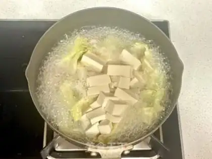 Make Shrimp cutter bean curd soup step 2