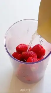 Make Strawberry Barbarua step 0