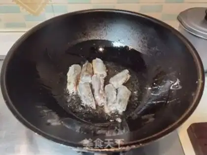 Make Garlic black tiger shrimp step 4