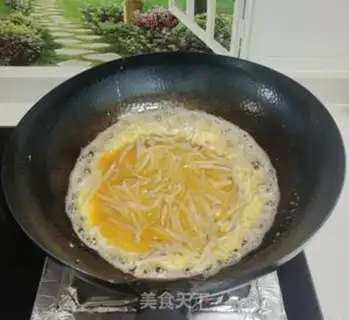 Make Silverfish fried eggs step 2