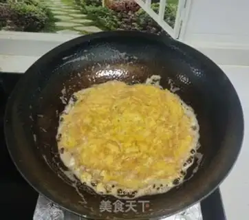 Make Silverfish fried eggs step 3