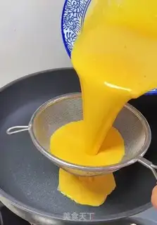 Make A yellow milk pie step 4
