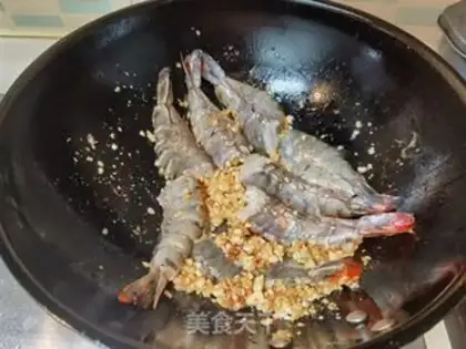 Make Garlic black tiger shrimp step 8