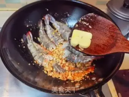 Make Garlic black tiger shrimp step 9