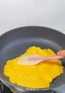 Make A yellow milk pie step 7