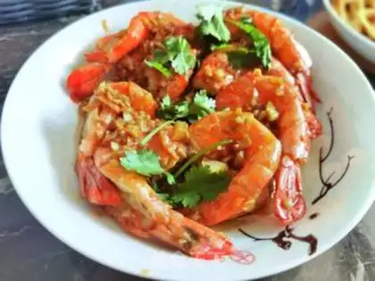 Make Garlic black tiger shrimp step 12