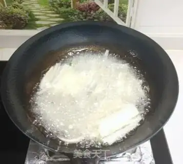 Make Onion noodles step 0