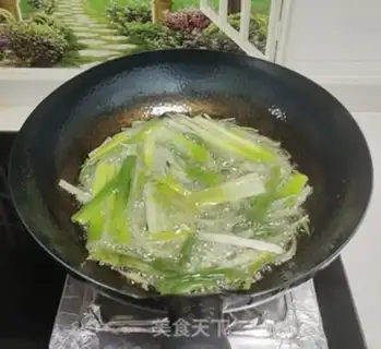 Make Onion noodles step 4