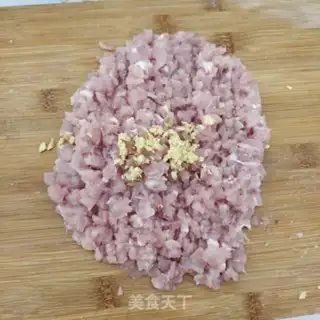 Make Handmade pork celery dumplings step 1