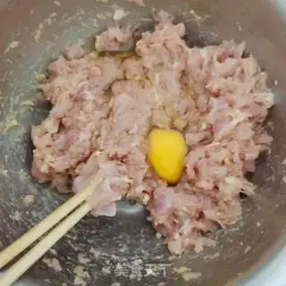 Make Handmade pork celery dumplings step 4