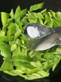 Make Pyramid fried fish step 6