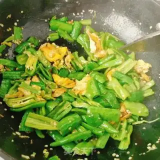 Make Chili fried eggs step 3