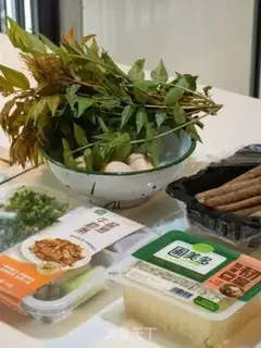 Make Fried eggs with sprouts step 1
