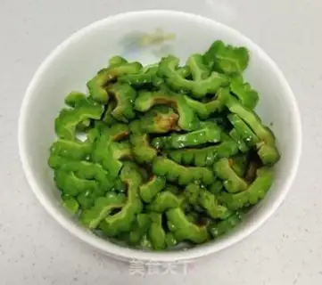 Make Garlic bitter melon step 2