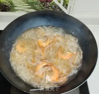 Make Shrimp soup with carrots step 4