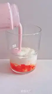 Make Strawberry shakes step 6