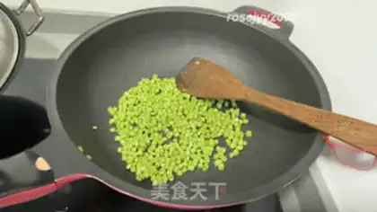 Make Fried eggs with beans step 1