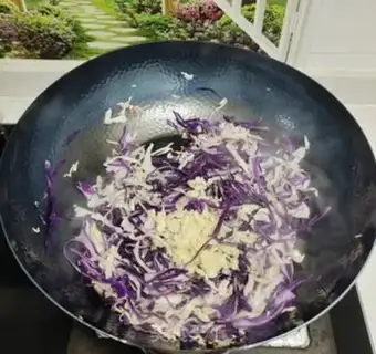 Make Double-coloured kale step 1