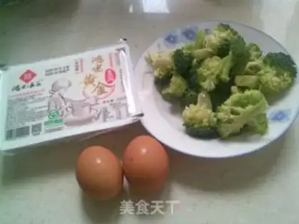 Make Eggs, broccoli, tofu step 0
