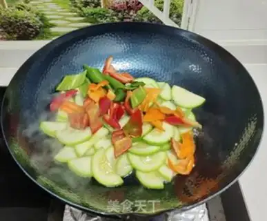 Make Si-hoon makes three-coloured peppers step 5