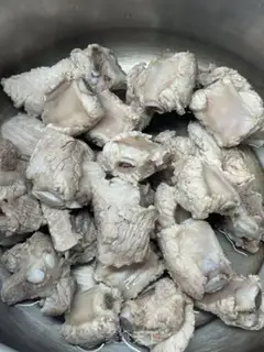 Make Squid-dried peanut chop soup step 3