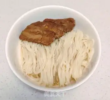 Make Breakfast pork chop egg noodles step 4