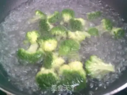 Make Eggs, broccoli, tofu step 5