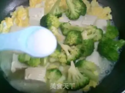 Make Eggs, broccoli, tofu step 9