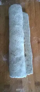 Make Black sesame smelt rolls step 5