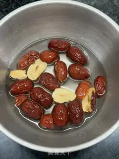 Make A chicken soup with a pickle step 1