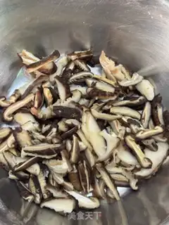 Make The mushroom gravy step 5