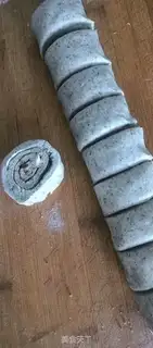 Make Black sesame smelt rolls step 6
