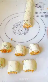Make Onion pine rolls step 10