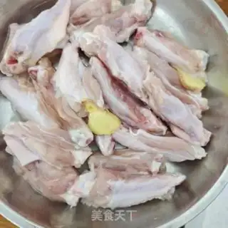 Make Garlic fried chicken wings step 1