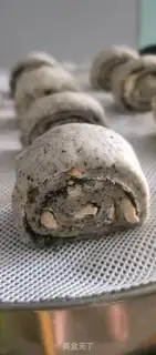 Make Black sesame smelt rolls step 7