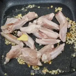Make Garlic fried chicken wings step 4