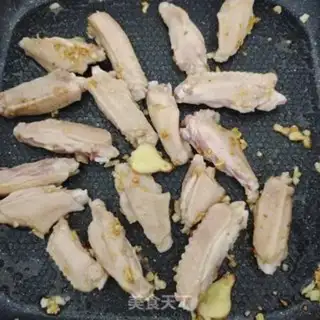 Make Garlic fried chicken wings step 5