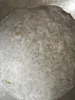 Make Noodle fishball soup step 1