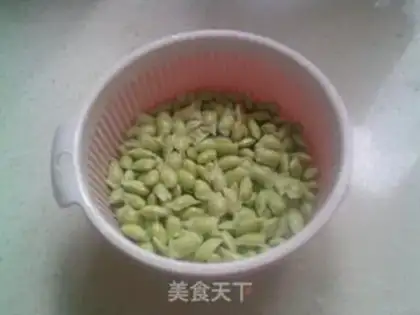 Make Squeeze the pasta and cook the beans step 1