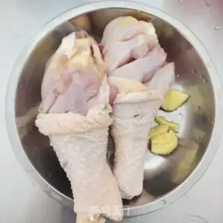 Make Fire pot salt, chicken leg step 1