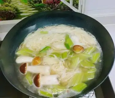 Make Vegetable shrimp mushrooms, noodles step 3