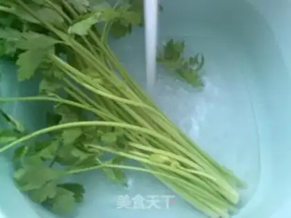 Make Celery makes a meat box with a pair of legs step 2