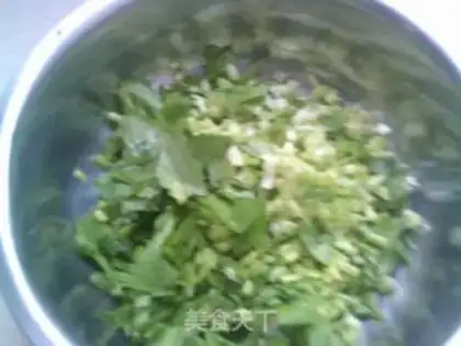 Make Celery makes a meat box with a pair of legs step 4