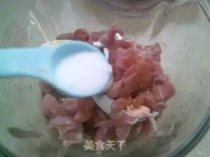 Make Celery makes a meat box with a pair of legs step 7